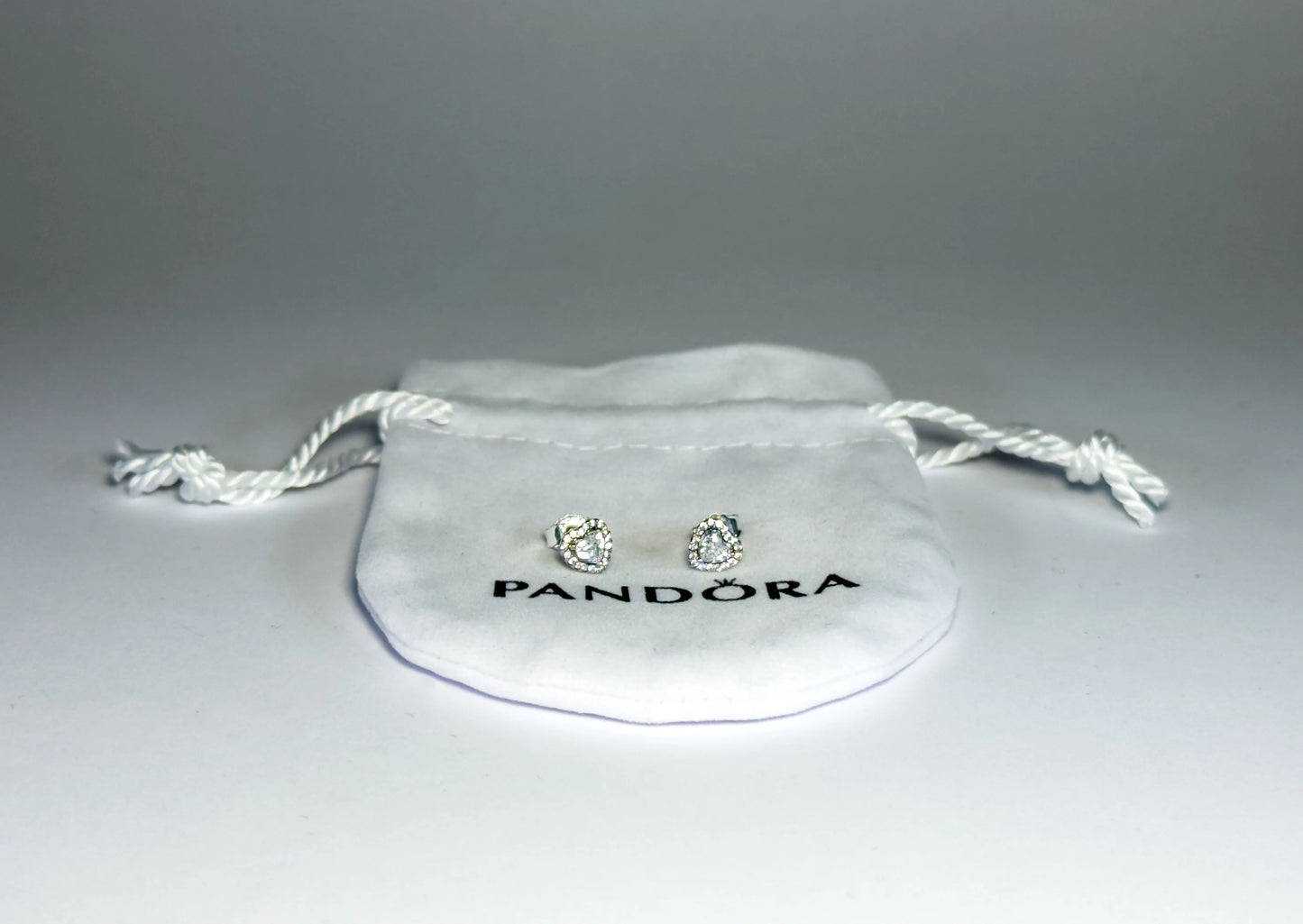 Pandora Naušnice s Uzdignutim Srcem (Srebro 925)